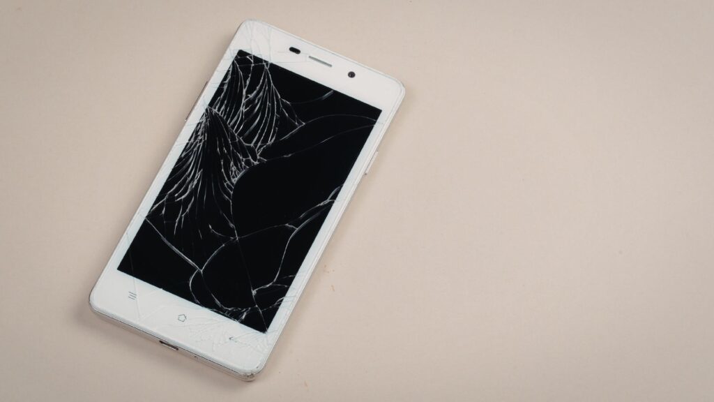 Tela de Celular Quebrada em Salvador: O Que Fazer